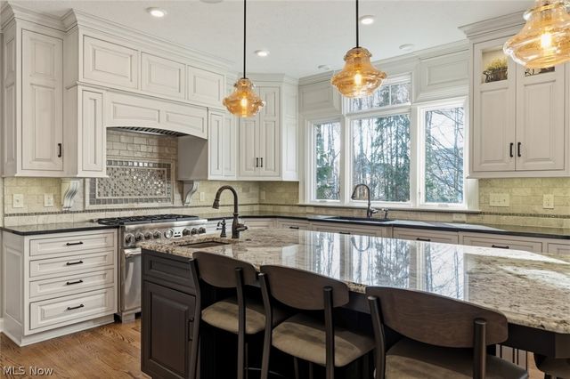 652 Treeside Lane, Avon Lake, OH 44012