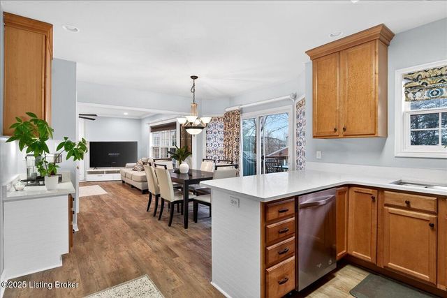 6015 Sweetbay Dr, Crestwood, KY 40014