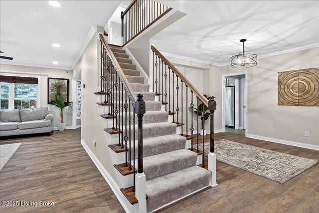 6015 Sweetbay Dr, Crestwood, KY 40014