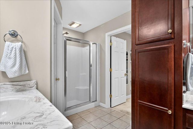 6015 Sweetbay Dr, Crestwood, KY 40014