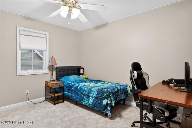 6015 Sweetbay Dr, Crestwood, KY 40014