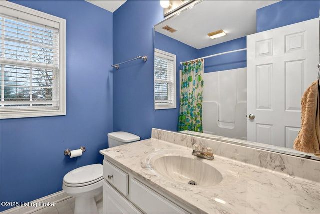 6015 Sweetbay Dr, Crestwood, KY 40014