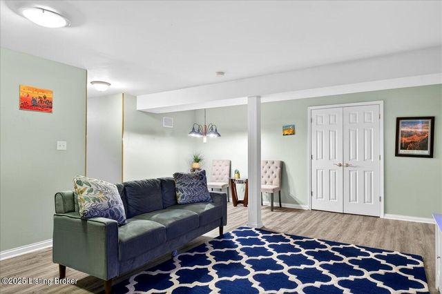 6015 Sweetbay Dr, Crestwood, KY 40014