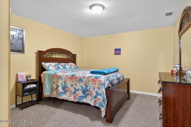 6015 Sweetbay Dr, Crestwood, KY 40014