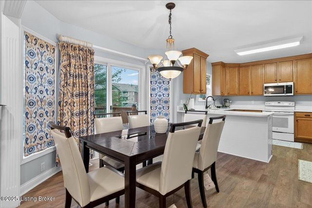 6015 Sweetbay Dr, Crestwood, KY 40014