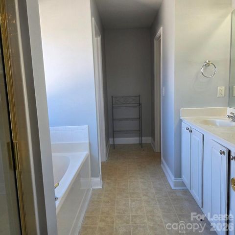 5840 Timbertop Lane, Charlotte, NC 28215