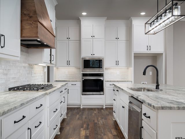 352 Heritage Way, Bullard, TX 75757