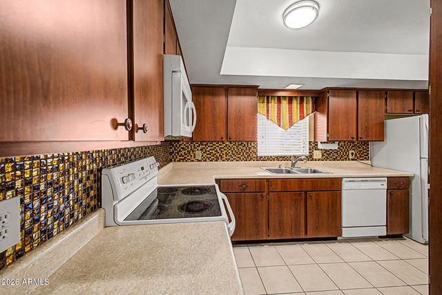 26423 S SNEAD Drive, Sun Lakes, AZ 85248