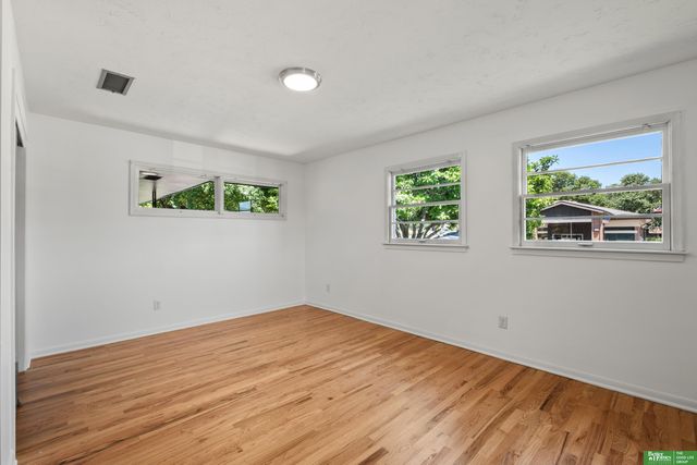 2330 S 90th Street, Omaha, NE 68124