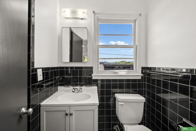 2330 S 90th Street, Omaha, NE 68124