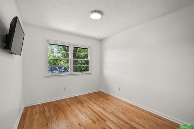 2330 S 90th Street, Omaha, NE 68124