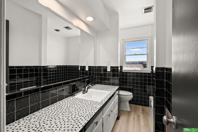 2330 S 90th Street, Omaha, NE 68124