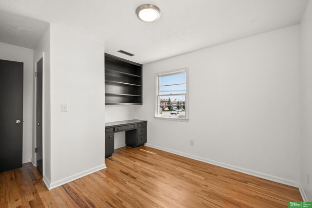 2330 S 90th Street, Omaha, NE 68124