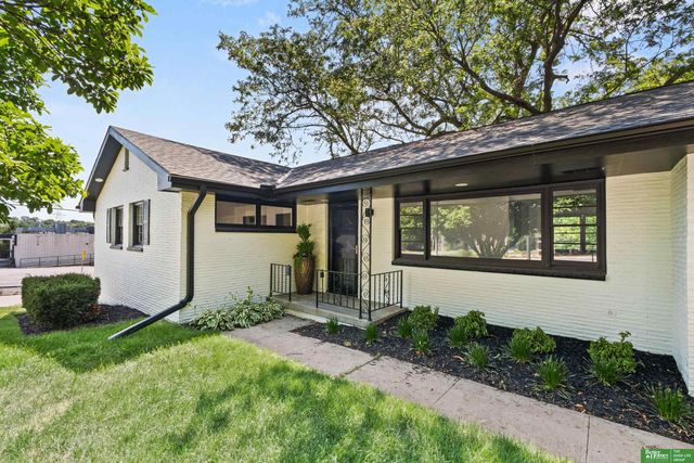 2330 S 90th Street, Omaha, NE 68124