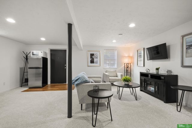 2330 S 90th Street, Omaha, NE 68124