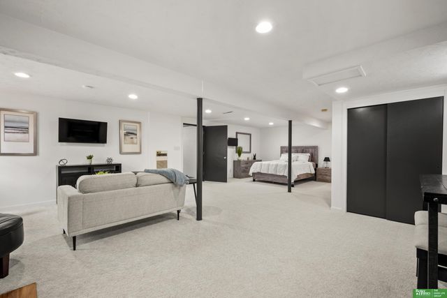 2330 S 90th Street, Omaha, NE 68124