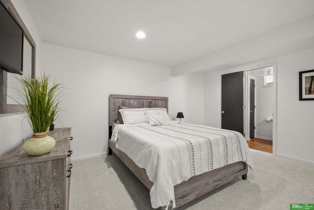 2330 S 90th Street, Omaha, NE 68124