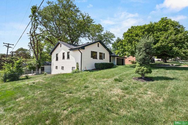 2330 S 90th Street, Omaha, NE 68124