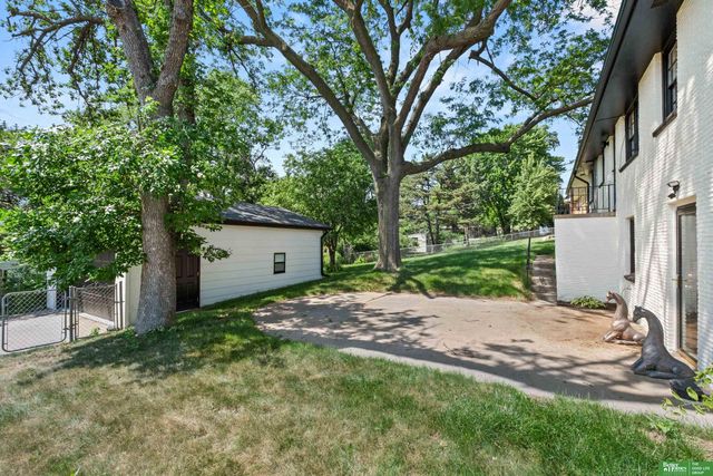 2330 S 90th Street, Omaha, NE 68124