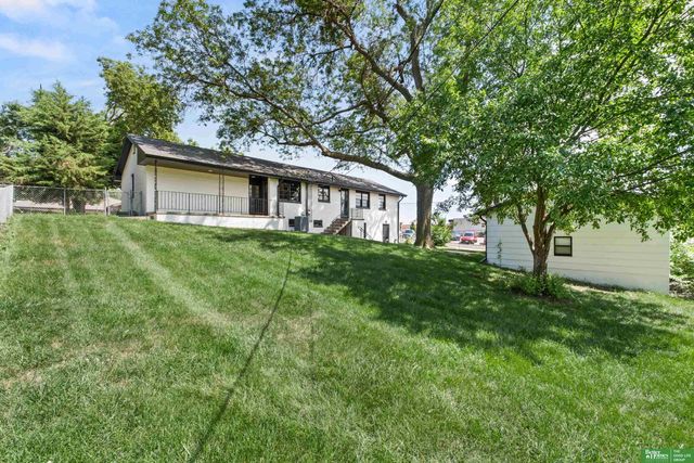 2330 S 90th Street, Omaha, NE 68124