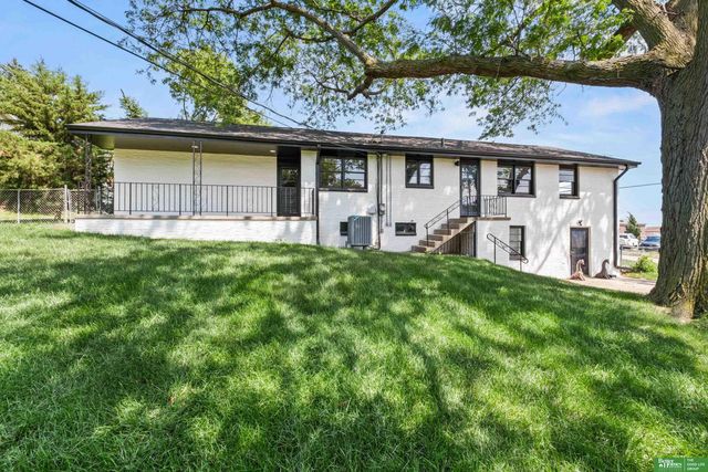 2330 S 90th Street, Omaha, NE 68124