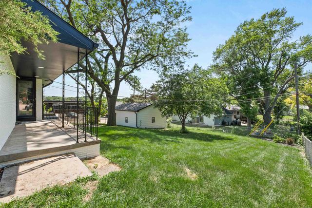 2330 S 90th Street, Omaha, NE 68124