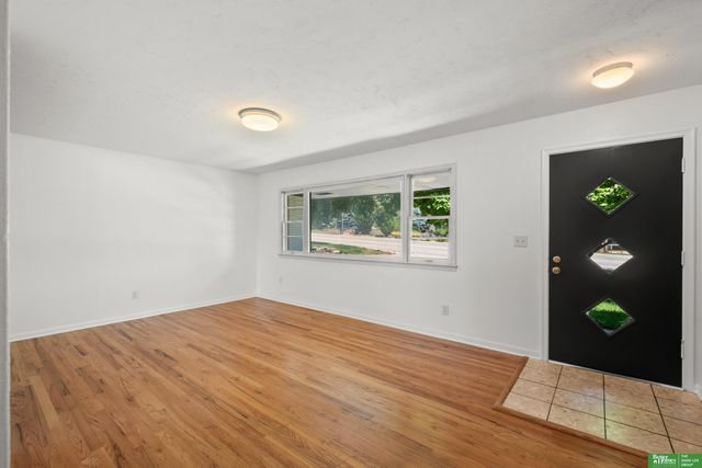 2330 S 90th Street, Omaha, NE 68124