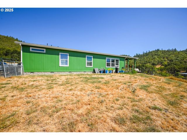 1745 Rifle Range Rd, Roseburg, OR 97470