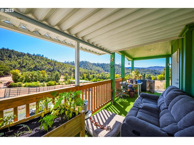 1745 Rifle Range Rd, Roseburg, OR 97470