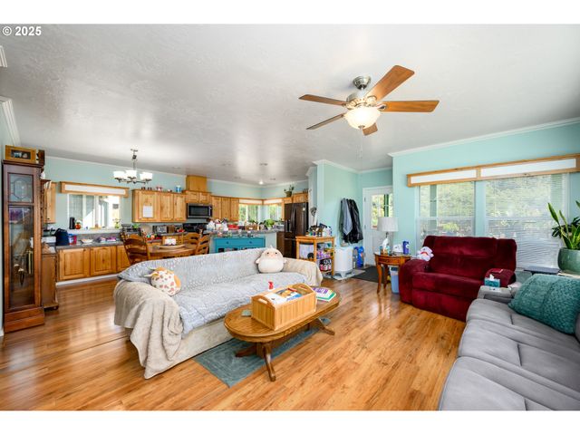 1745 Rifle Range Rd, Roseburg, OR 97470