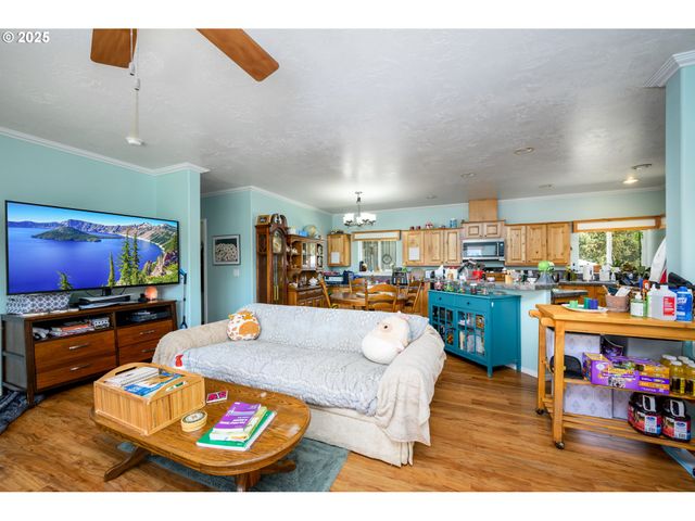 1745 Rifle Range Rd, Roseburg, OR 97470