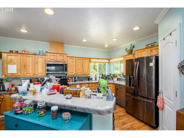 1745 Rifle Range Rd, Roseburg, OR 97470