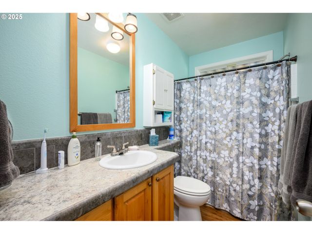 1745 Rifle Range Rd, Roseburg, OR 97470