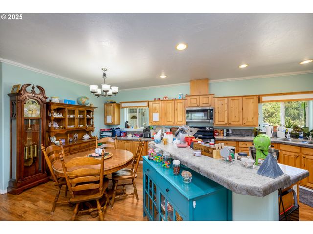 1745 Rifle Range Rd, Roseburg, OR 97470