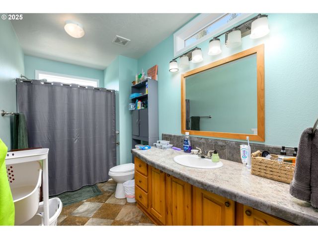 1745 Rifle Range Rd, Roseburg, OR 97470