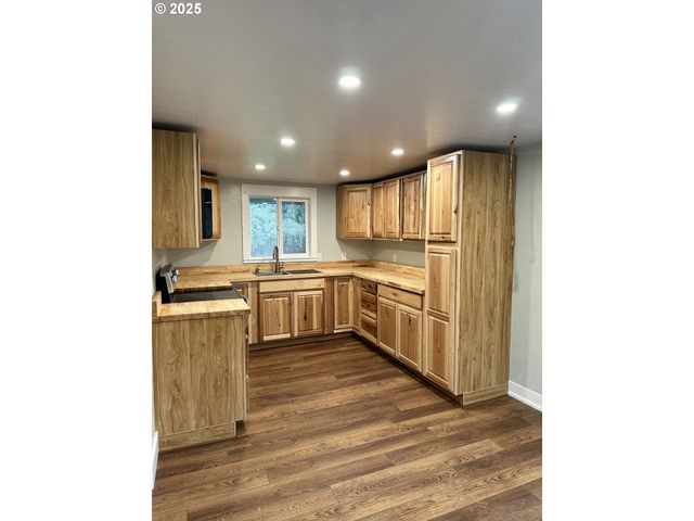 1745 Rifle Range Rd, Roseburg, OR 97470