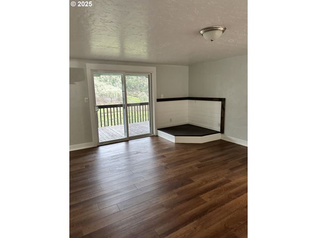 1745 Rifle Range Rd, Roseburg, OR 97470