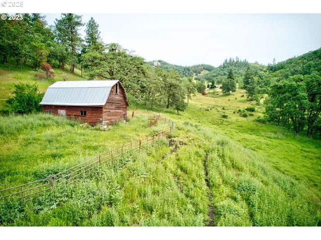 1745 Rifle Range Rd, Roseburg, OR 97470