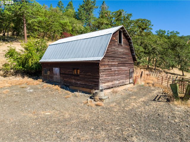 1745 Rifle Range Rd, Roseburg, OR 97470