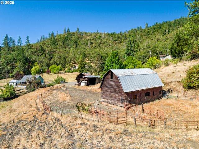 1745 Rifle Range Rd, Roseburg, OR 97470