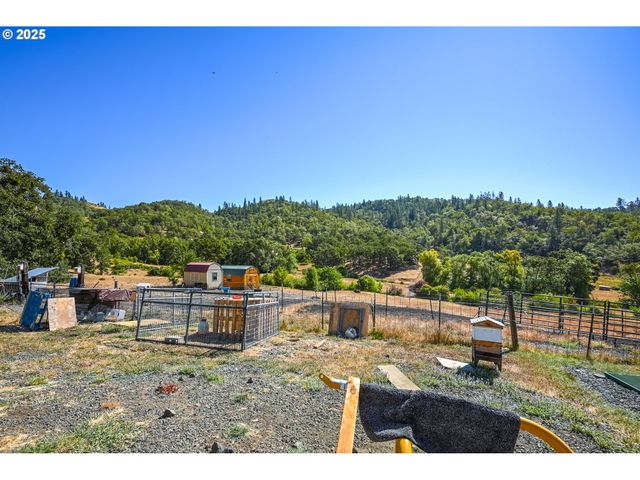 1745 Rifle Range Rd, Roseburg, OR 97470