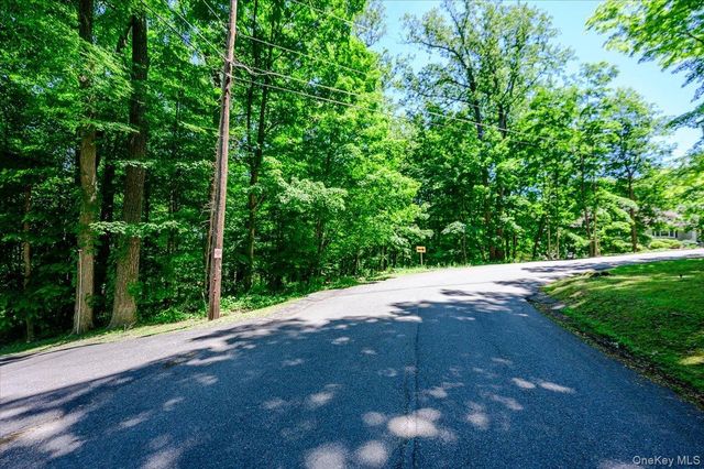 15 Raemont Road, Granite Springs, NY 10527