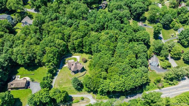 15 Raemont Road, Granite Springs, NY 10527