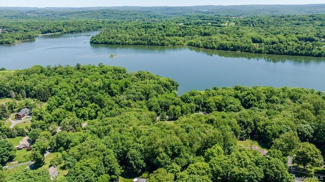 15 Raemont Road, Granite Springs, NY 10527