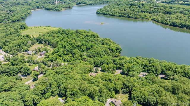 15 Raemont Road, Granite Springs, NY 10527