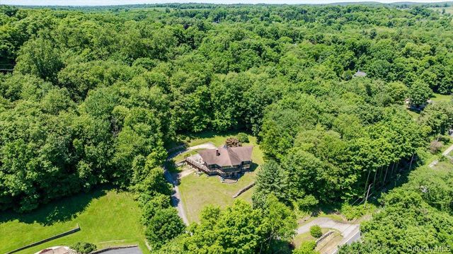 15 Raemont Road, Granite Springs, NY 10527