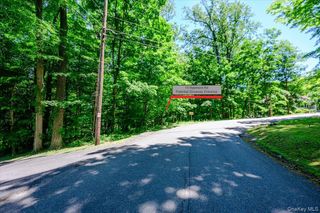 15 Raemont Road, Granite Springs, NY 10527