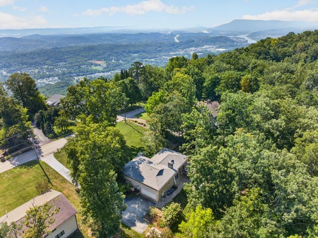 407 N Palisades Drive, Signal Mountain, TN 37377