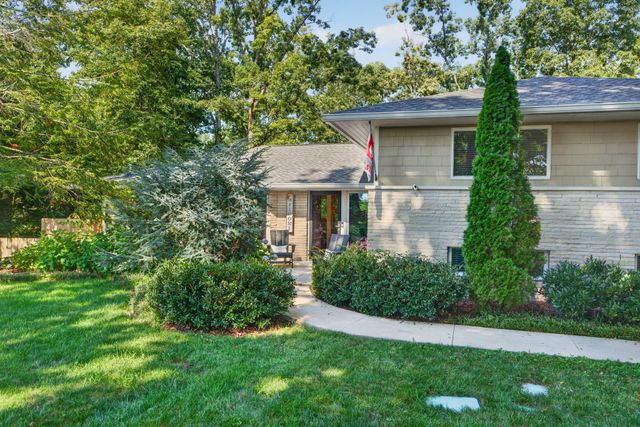 407 N Palisades Drive, Signal Mountain, TN 37377