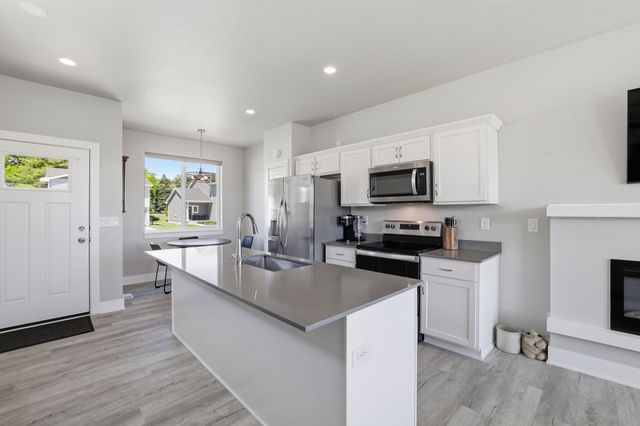 1546 S Redtail Avenue, West Des Moines, IA 50265